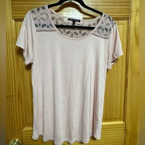 Cable and gauge brand top. Size large.